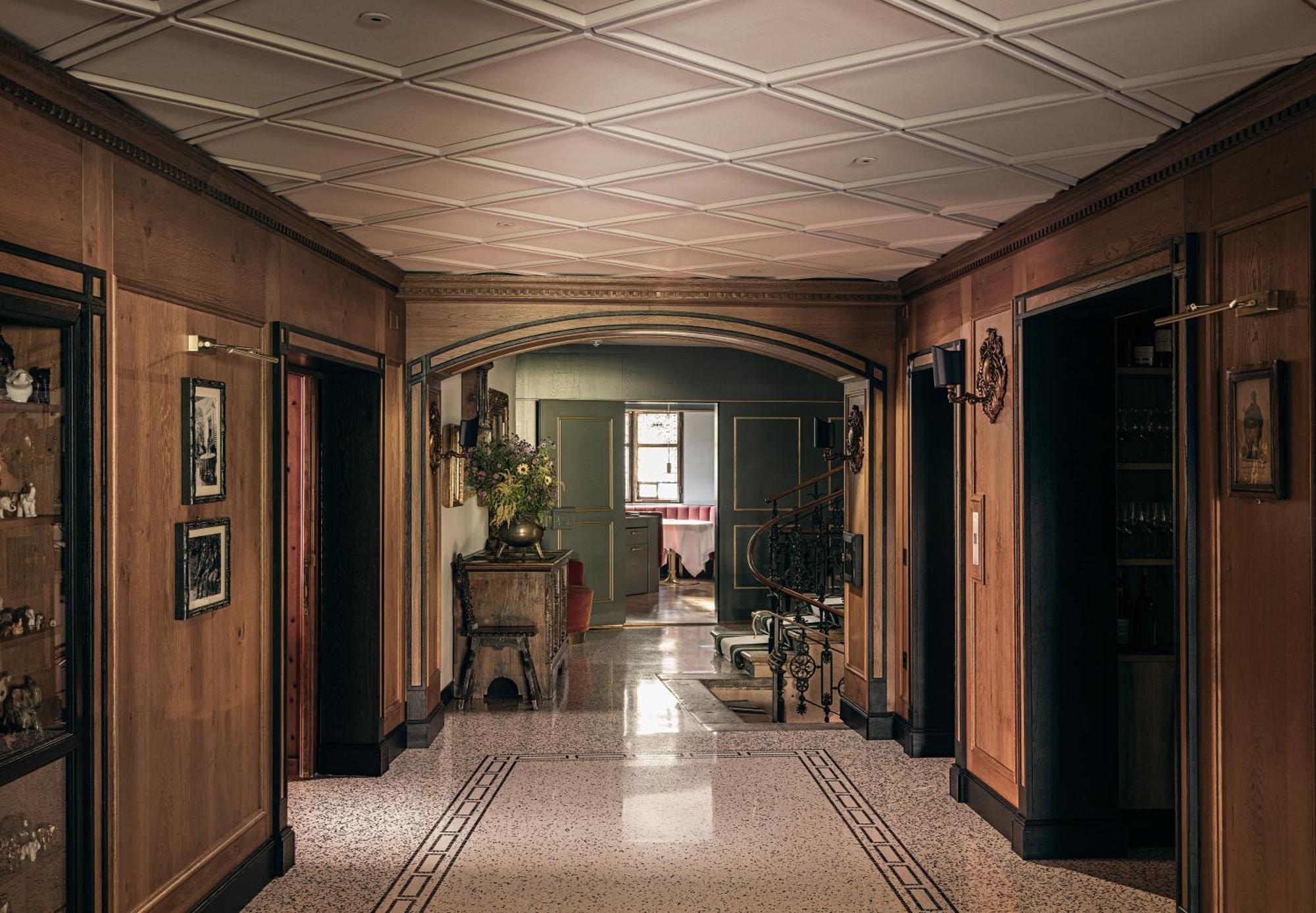 Elephant Hotel 4*